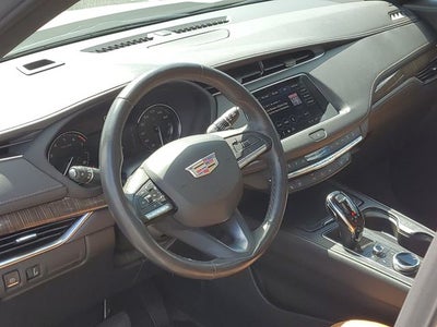 2023 Cadillac XT4 Premium Luxury