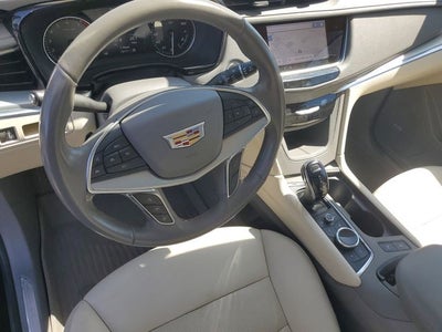 2022 Cadillac XT5 Premium Luxury