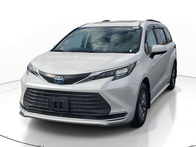 2024 Toyota Sienna LE 8 Passenger