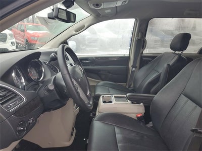 2016 Chrysler Town & Country Touring-L