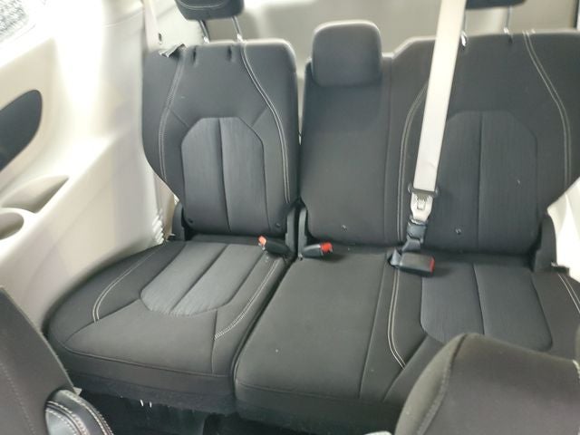 2020 Chrysler Voyager LX